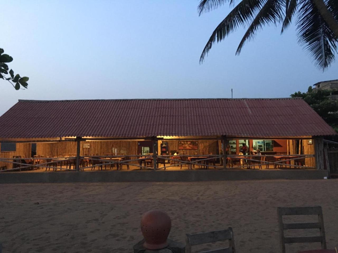 CASE de ROBINSON Lomé Buitenkant foto